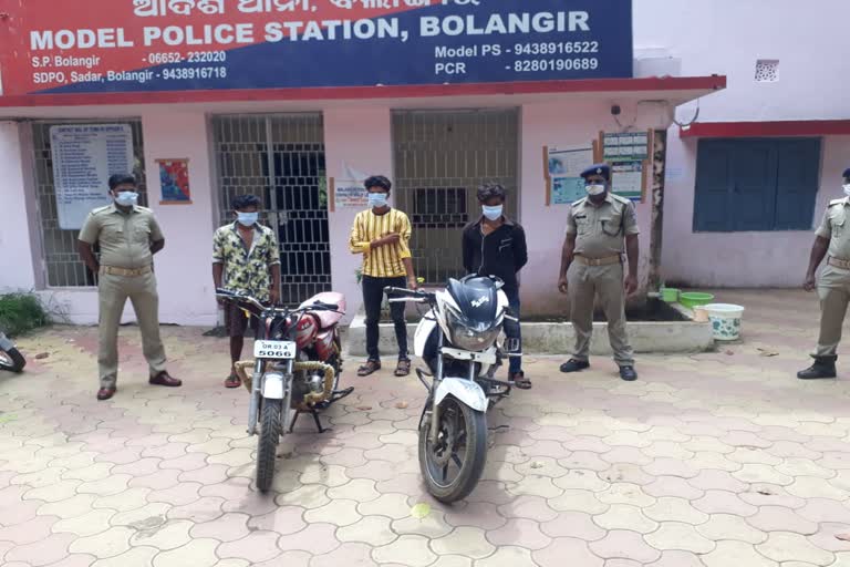 3-robbers-arrested-with-2-bikes