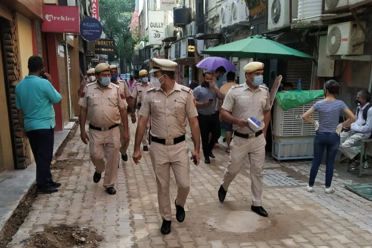 delhi police invoice 31 people for not wearing mask in khan and prithviraj market