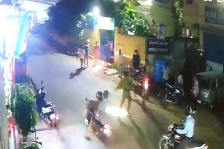 self-immolation Hyderabad police station Hyderabad Shabbir Chandrayangutta തെലങ്കാന 20കാരൻ തീകൊളുത്തി ചന്ദ്രയംഗുട്ട