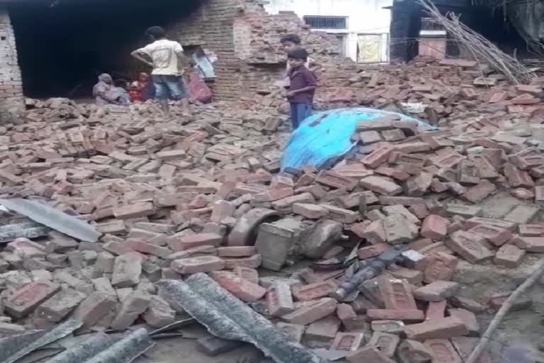 wall collapsed in hathras