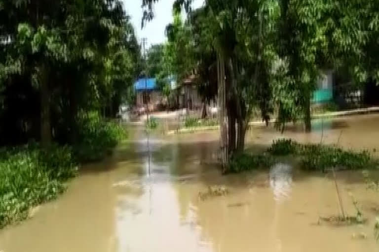 Meghalaya: 5 killed, over 1 lakh affected due to floods  West Garo Hills  മേഘാലയയില്‍ വെള്ളപ്പൊക്കം  മേഘാലയയിലെ വെള്ളപ്പൊക്കത്തില്‍ അഞ്ച് പേര്‍ മരിച്ചു  ഒരു ലക്ഷത്തിലധികം പ്രളയബാധിതര്‍  മേഘാലയ