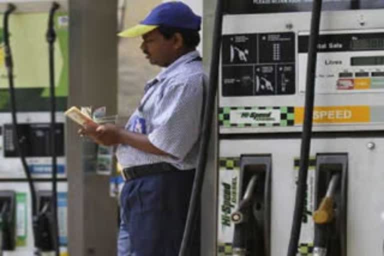 petrol diesel prices stable,crude oil moves up