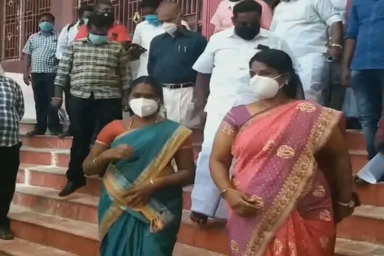 nellai-collector-shilpa-prabhakar-issues-notices-to-students