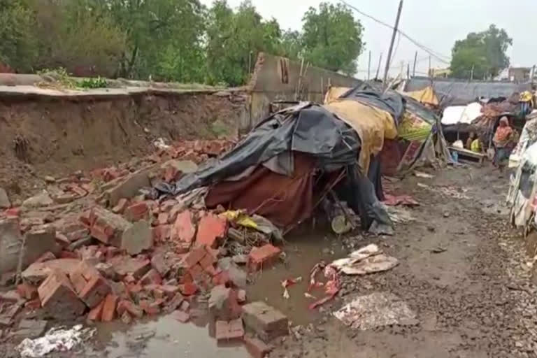 2 people died due to wall collapse of public health dept in rohtak