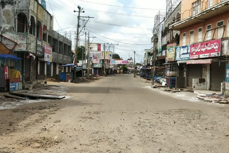 lock down continues in narasapuram