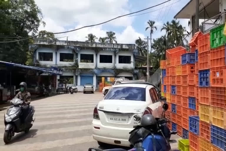 Chandakkunnu fish and meat market  മത്സ്യ-മാംസ മാർക്കറ്റ്  ചന്തക്കുന്ന് മത്സ്യ-മാംസ മാർക്കറ്റ്