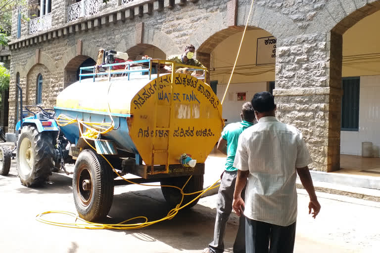 ಕಚೇರಿಗೆ ಸ್ಯಾನಿಟೈಸರ್​ ಸಿಂಪಡಣೆ