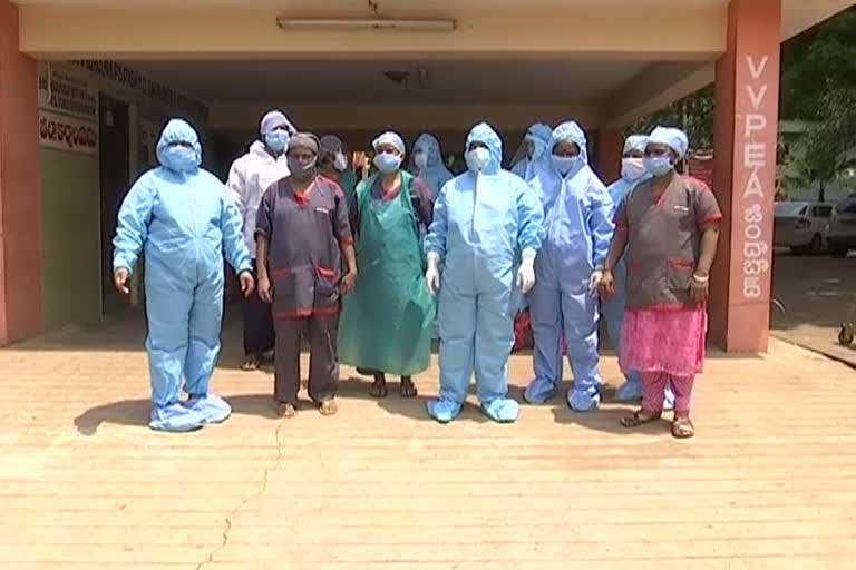 hospital sanitation workers protest at rajamahendravarm east godavari district