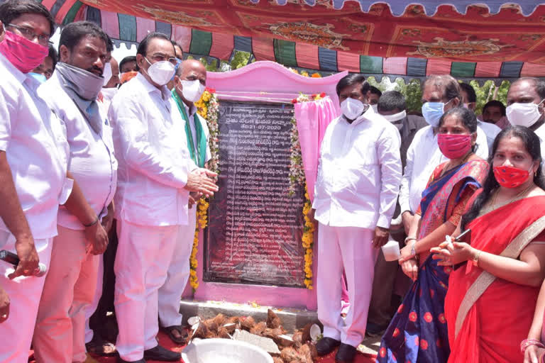 minister jagadheesh reddy visited in munuguodu constituency