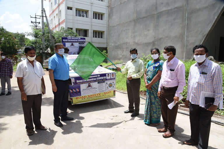 http://10.10.50.85//andhra-pradesh/21-July-2020/ap-gnt-17-21-carona-pai-prachara-radham-photo-ap10029_21072020223130_2107f_1595350890_1035.JPG