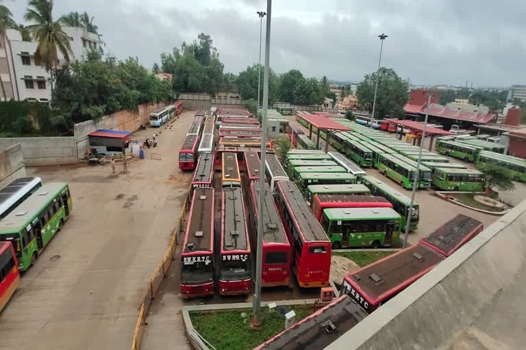 ಹುಬ್ಬಳ್ಳಿಯ ವಾಕರಸಾ ಸಂಸ್ಥೆ ಬಸ್​ಗಳು