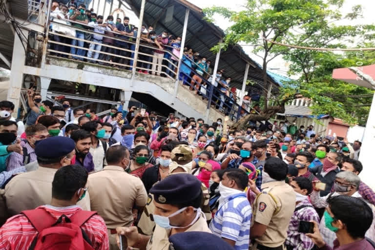 suburban train service  COVID-19  Mumbai local trains  commuters protest  Protest in Mumbai  Palghar  Maharashtra  മുംബൈ  സംസ്ഥാന ട്രാൻസ്പോർട്ട് ബസ് സർവീസ്  മഹാരാഷ്ട്ര സ്റ്റേറ്റ് റോഡ് ട്രാൻസ്പോർട്ട് കോർപ്പറേഷൻ  നല്ലസൊപര റെയിൽവേ സ്റ്റേഷൻ  അവശ്യ സേവന വിഭാഗം   Suggested Mapping : bh