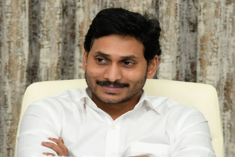 Andhra Pradesh cabinet YS Jagan Mohan Reddy Governor Biswabhusan Harichandan Ch Srinivasa Venugopala Krishna Seediri Appala Raju ஆந்திராவில் புதிய அமைச்சர்கள் ஜெகன் மோகன் ரெட்டி பில்லி சுபாஷ் சந்திரபோஸ் மொபிதேவி வெங்கட ரமண ராவ்