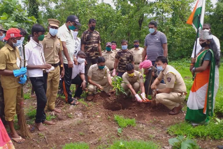 Ratnagiri police distributed 4,000 fruit trees to the cyclone-hit village