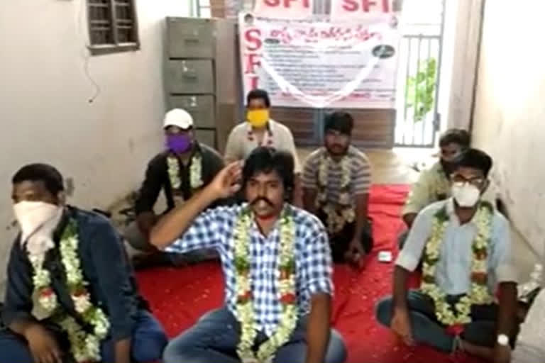 sfi leaders protest in nizamabad