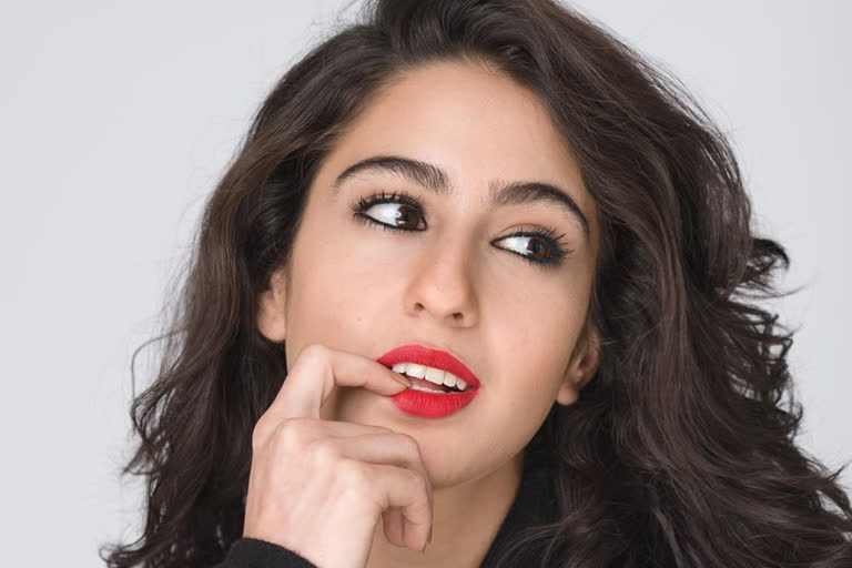 Sara Ali Khan posts throwback pic of 'young mommy' Amrita