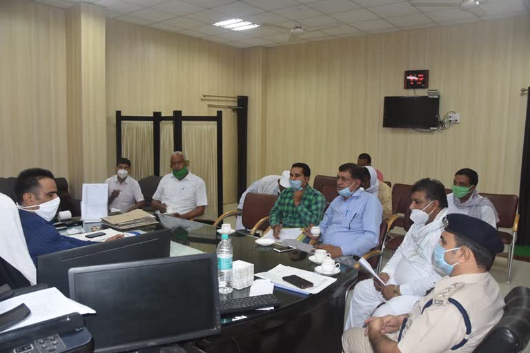 sdm bhiwani reviews meeting of scheduled caste atrocities prevention scheme