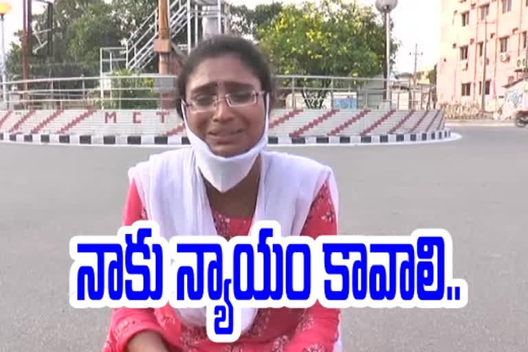 women-protest-in-thirupathi-to-demond-justice