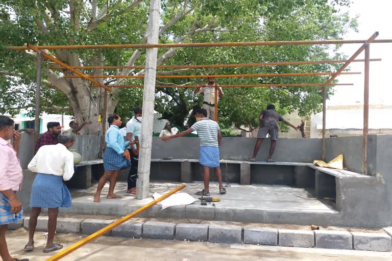 Koppal: youths built a bus shelter to the village