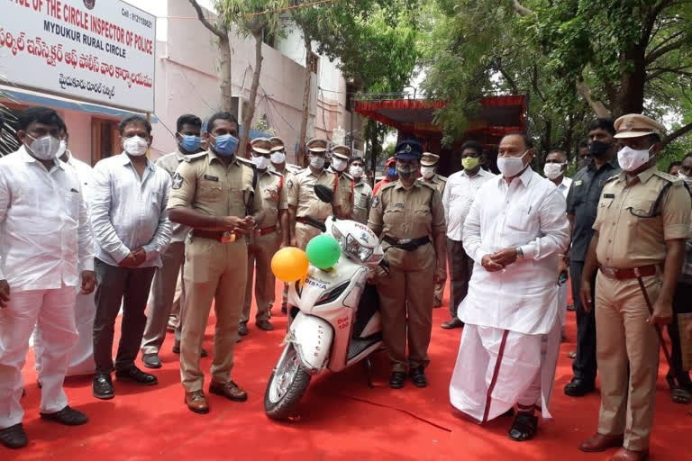 MLA  distributed scooters to female police at maidhukuru kadapa district