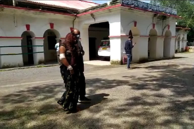 woman at sp office