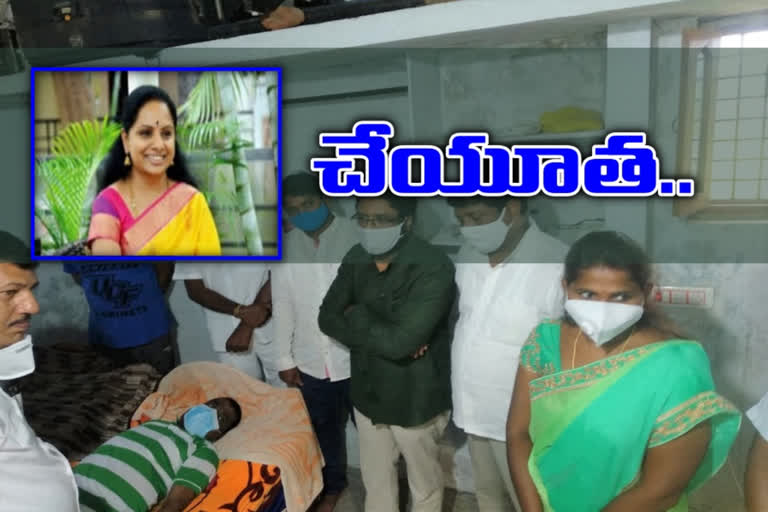 గల్ఫ్‌ బాధితుడికి మాజీ ఎంపీ కవిత ఆపన్నహస్తం