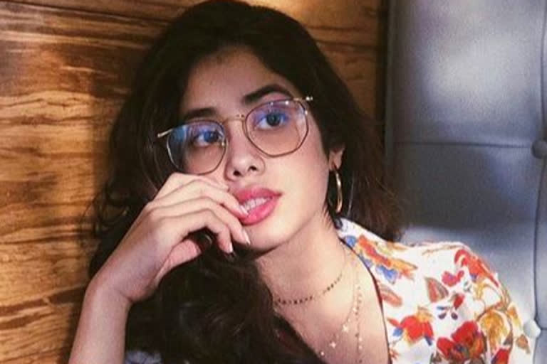 Janhvi kapoor in gunjan saxen