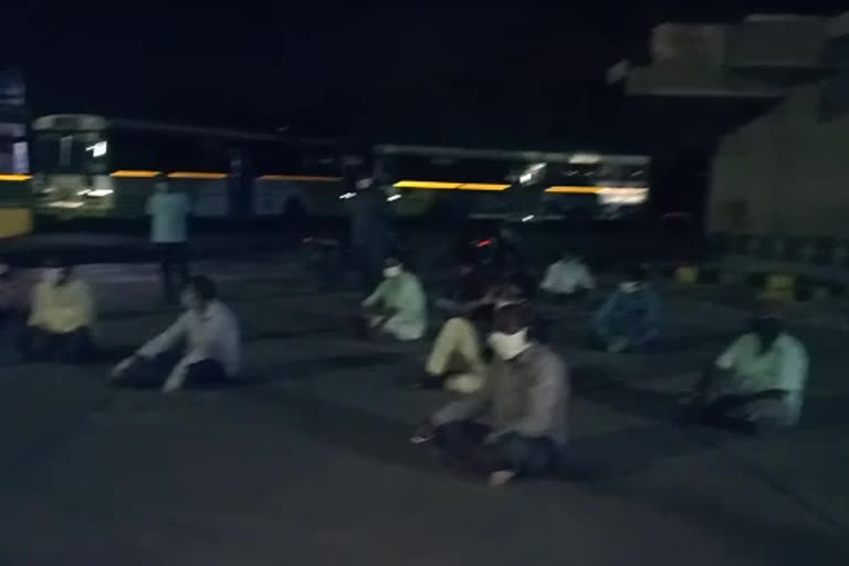 covid patients waiting at satthenapally bus stand guntur district