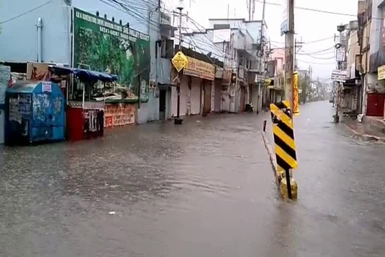 heavy rains hit in bilaspur