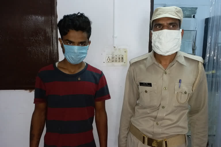 Noida police arrested a illegal liquor smuggler in Sector 1