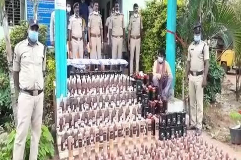 Liquor bottle seized  Andhra Pradesh  West Godavari  Liquor bottles seized in Andhra Pradesh  Andhra Pradesh news  Special Enforcement Bureau  ആന്ധ്രയിൽ 20 ലക്ഷം രൂപ വിലവരുന്ന 4,275 മദ്യക്കുപ്പികൾ പിടിച്ചെടുത്തു  മദ്യക്കുപ്പികൾ പിടിച്ചെടുത്തു