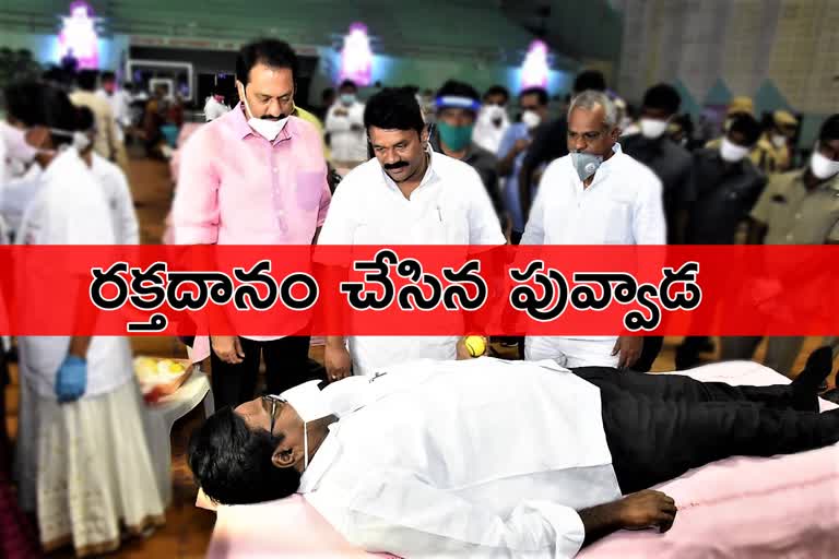 mega-blood-donation-camp-on-ktr-birthday-at-jubilee-hills