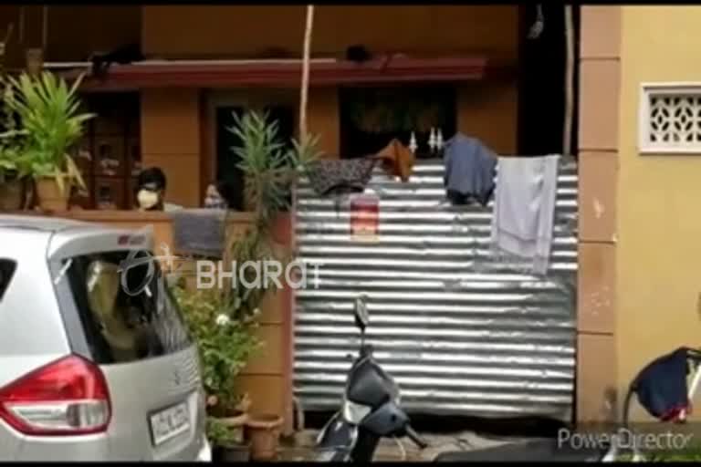 BBMP used Sheets to seal down corona infected house in Bangalore