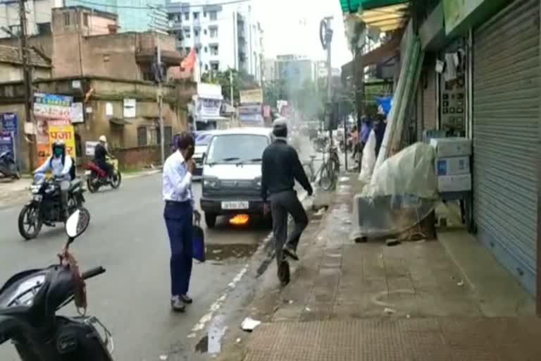 Maruti Van caught fire in ranchi