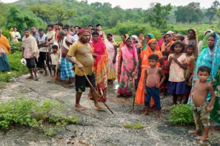 Villagers protest against operator of stone mining mines in palamu