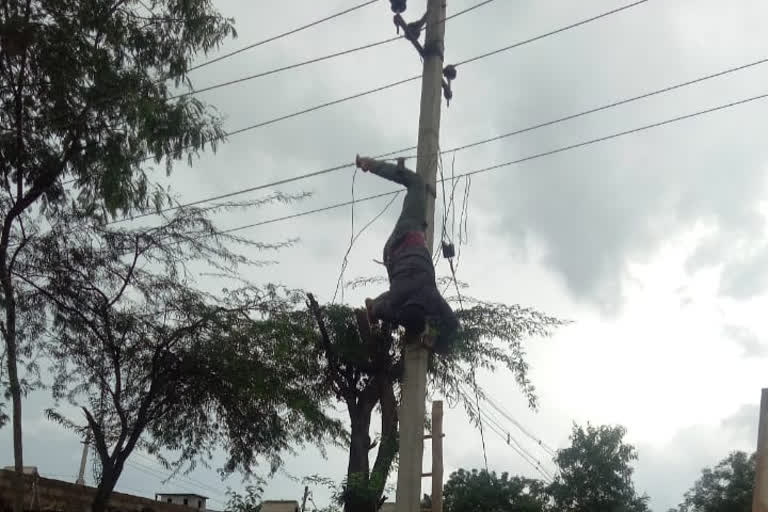 Power Man who survived by accident by touching electricity