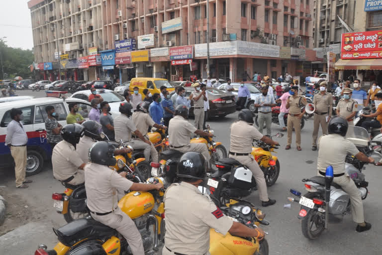 West delhi police briefing in market due to 15 august