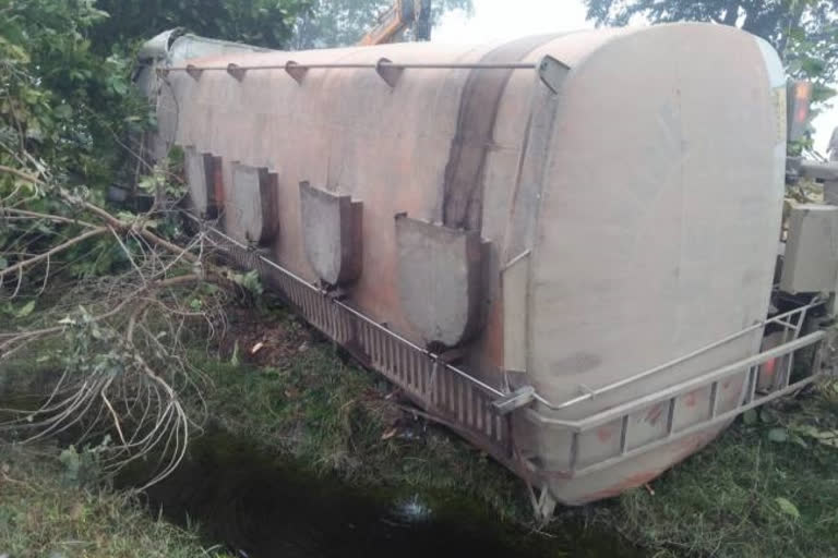 Chemical-laden tanker crashed in Kawardha