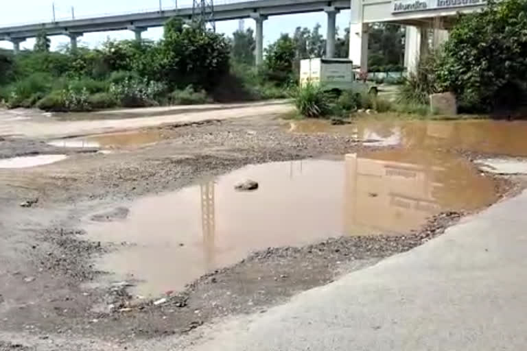 People facing problem of waterlogging & damaged road of Mundka Industrial Area Metro Road in Delhi