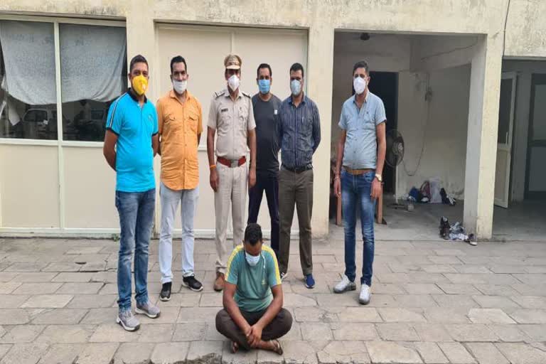 panchkula police arrested drug smuggler with 20 grams of heroin