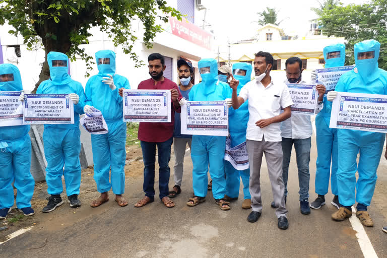 NSUI activists