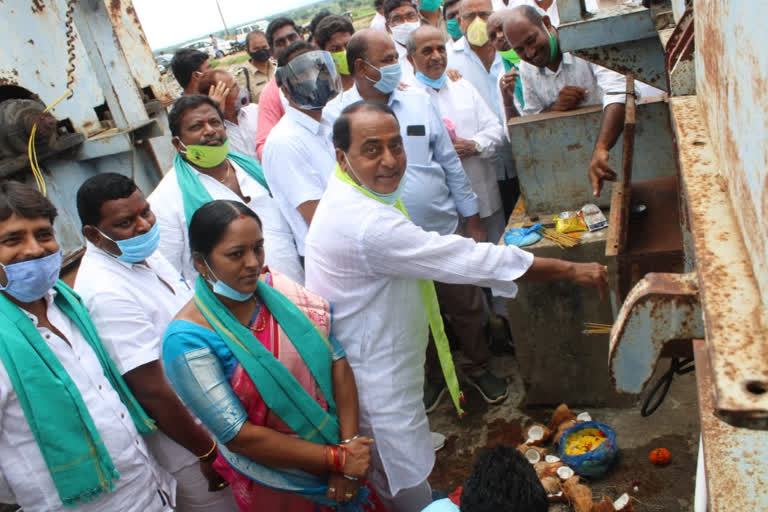 minister indra karan reddy released srriramsagar water