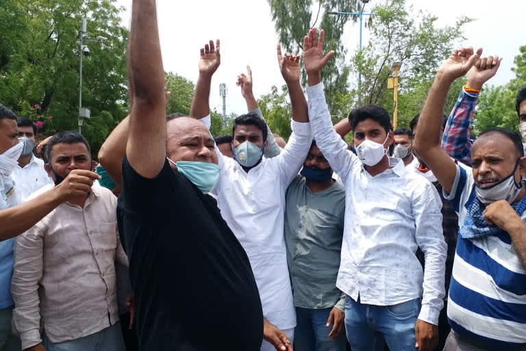 कांग्रेस कार्यकर्ताओं ने किया धरना-प्रदर्शन,Congress workers protest