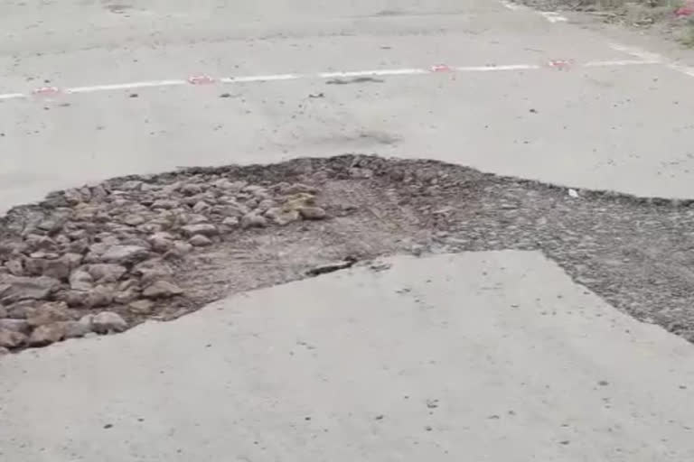 Poor road work: Contractor decided for repair