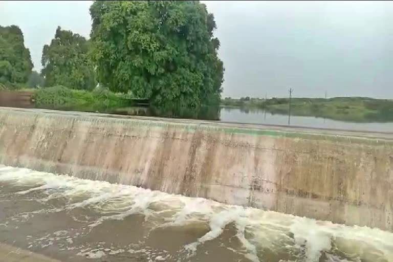 manganga-river-filled-up-for-first-time-in-three-years-at-satara