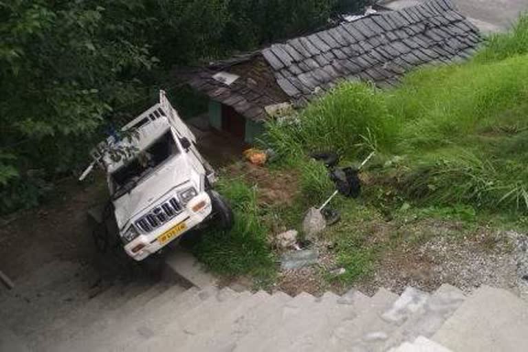 Vehicle falls below 40 feet in Rampur