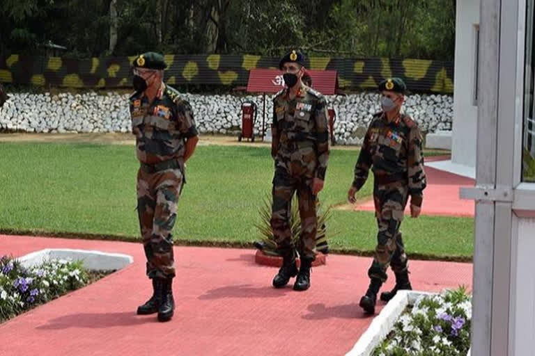 Western Army commander reviews operational preparedness along International Border