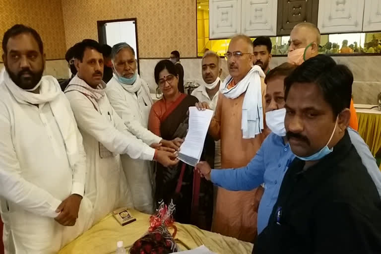 haryana municipal heads submitted memorandum to karnal mp against punhana chairperson dismissal