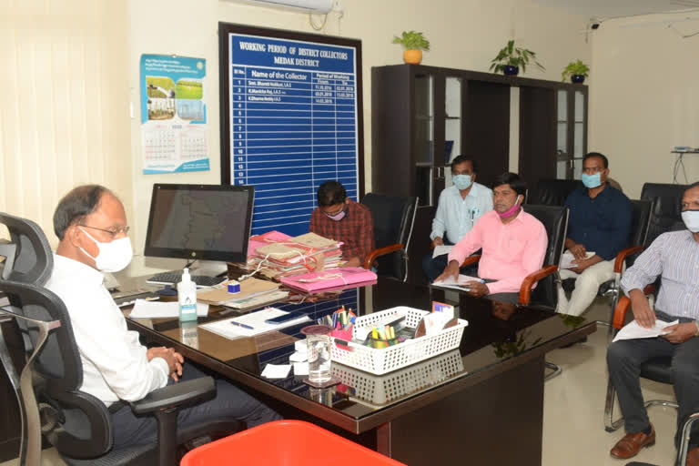 medak-collector-spoke-on-intinta-innvator-programme