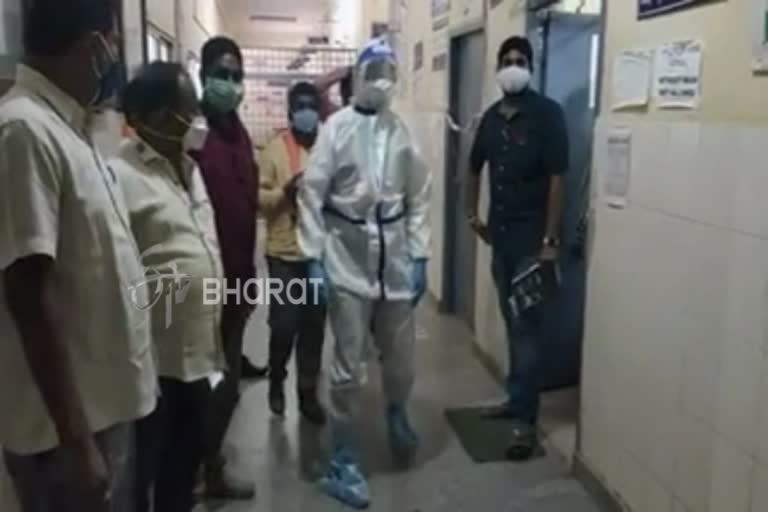 MP Muniswamy inspected the covid Hospital after complaint reported